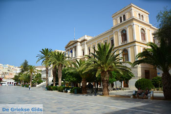 Miaoulis Plein Ermoupolis | Syros | Griekenland foto 98 - Foto van https://www.grieksegids.nl/fotos/syros/normaal/ermoupolis-syros-098.jpg