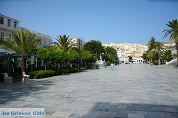 Miaoulis Plein Ermoupolis | Syros | Griekenland foto 99 - Foto van https://www.grieksegids.nl/fotos/syros/normaal/ermoupolis-syros-099.jpg