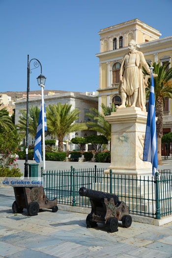 Miaoulis Plein Ermoupolis | Syros | Griekenland foto 100 - Foto van https://www.grieksegids.nl/fotos/syros/normaal/ermoupolis-syros-100.jpg