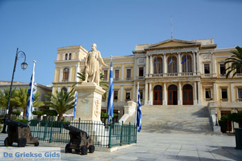 Miaoulis Plein Ermoupolis | Syros | Griekenland foto 102 - Foto van https://www.grieksegids.nl/fotos/syros/normaal/ermoupolis-syros-102.jpg