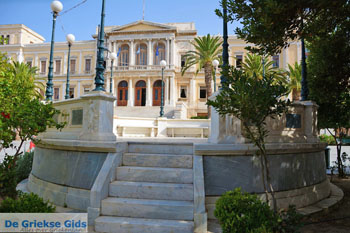 Miaoulis Plein Ermoupolis | Syros | Griekenland foto 103 - Foto van https://www.grieksegids.nl/fotos/syros/normaal/ermoupolis-syros-103.jpg