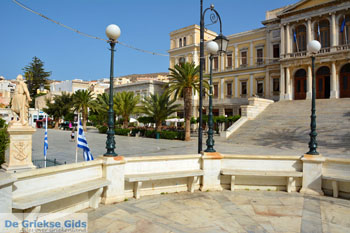 Miaoulis Plein Ermoupolis | Syros | Griekenland foto 105 - Foto van https://www.grieksegids.nl/fotos/syros/normaal/ermoupolis-syros-105.jpg
