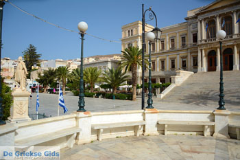 Miaoulis Plein Ermoupolis | Syros | Griekenland foto 106 - Foto van https://www.grieksegids.nl/fotos/syros/normaal/ermoupolis-syros-106.jpg