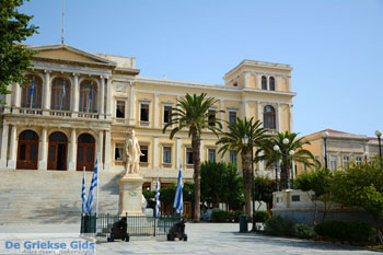 Miaoulis Plein Ermoupolis | Syros | Griekenland foto 108 - Foto van https://www.grieksegids.nl/fotos/syros/normaal/ermoupolis-syros-108.jpg