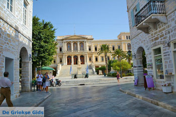 Miaoulis Plein Ermoupolis | Syros | Griekenland foto 109 - Foto van https://www.grieksegids.nl/fotos/syros/normaal/ermoupolis-syros-109.jpg