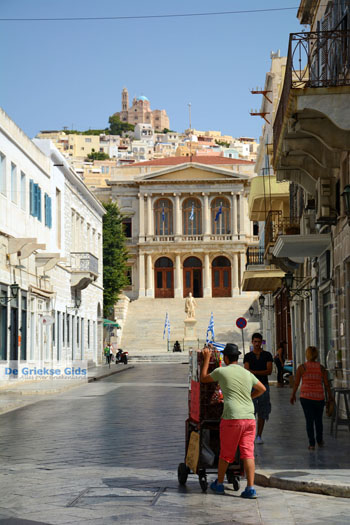 Miaoulisplein Ermoupolis | Syros | Griekenland foto 163 - Foto van https://www.grieksegids.nl/fotos/syros/normaal/ermoupolis-syros-163.jpg