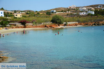 Strand Fabrika bij Vari | Syros | Griekenland foto 3 - Foto van https://www.grieksegids.nl/fotos/syros/normaal/fabrika-vari-syros-003.jpg