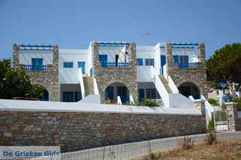 Fabrika bij Vari | Syros | Griekenland foto 1 - Foto van https://www.grieksegids.nl/fotos/syros/normaal/fabrika-vari-syros-005.jpg