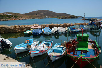 Haventje Fabrika bij Vari | Syros | Griekenland foto 2 - Foto van De Griekse Gids