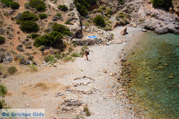 Nudistenstrand Armeos bij Galissas | Syros | Griekenalnd foto 4 - Foto van https://www.grieksegids.nl/fotos/syros/normaal/galissa-syros-037.jpg