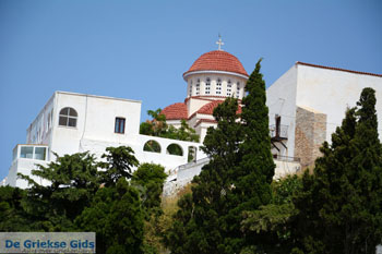 Klooster Agia Varvara op Syros | Griekenland | foto 1 - Foto van https://www.grieksegids.nl/fotos/syros/normaal/klooster-syros.jpg