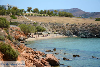 Strand Kokkina bij Finikas | Syros | De Griekse Gids foto 7 - Foto van https://www.grieksegids.nl/fotos/syros/normaal/kokkina-finikas-syros-007.jpg