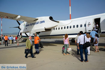 Klein vliegtuig van Olympic Air | Athene-Syros foto 2 - Foto van https://www.grieksegids.nl/fotos/syros/normaal/olympic-air-griekenland-002.jpg