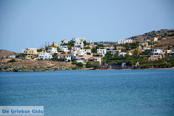 Posidonia | Syros | Griekenland nr 1 - Foto van https://www.grieksegids.nl/fotos/syros/normaal/posidonia-syros-001.jpg