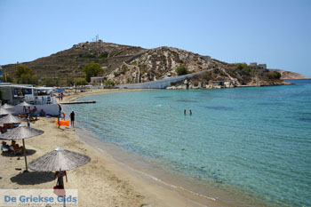 Vari | Syros | Griekenland foto 1 - Foto van https://www.grieksegids.nl/fotos/syros/normaal/strand-vari-syros-001.jpg