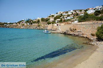 Vari | Syros | Griekenland foto 3 - Foto van https://www.grieksegids.nl/fotos/syros/normaal/strand-vari-syros-003.jpg