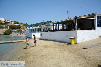 Vari | Syros | Griekenland foto 14 - Foto van https://www.grieksegids.nl/fotos/syros/normaal/strand-vari-syros-014.jpg