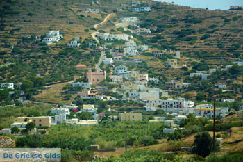 Onderweg van Kini naar Ermoupolis | Syros | Foto 1 - Foto van https://www.grieksegids.nl/fotos/syros/normaal/tussen-kini-en-ermoupolis-syros-001.jpg