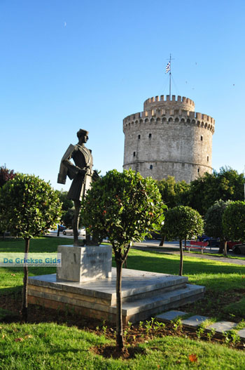 Standbeeld Pavlos Melas bij Witte Toren | Thessaloniki Macedonie | De Griekse Gids - Foto van https://www.grieksegids.nl/fotos/thessaloniki/normaal/thessaloniki-grieksegids-060.jpg