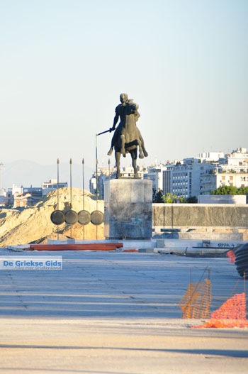 Standbeeld Alexander de Grote | Thessaloniki Macedonie | De Griekse Gids foto 1 - Foto van https://www.grieksegids.nl/fotos/thessaloniki/normaal/thessaloniki-grieksegids-089.jpg