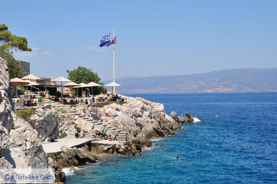 Hydra met aan de overkant Peloponessos