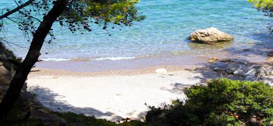 Agistri - Agkistri     Foto: Henriette en Bryan Robinson (Agistri Club)