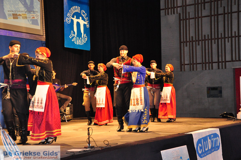 Dansgroep Viglatores uit Kreta in Bredene