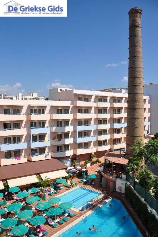 Hotel Bio met de karakteristieke schoorsteen