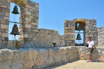Jorgos bij het kasteel van Leros - Panteli De Griekse Gids - Foto van De Griekse Gids