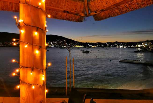 Porto Rafti - badplaats bij Athene, Attica, Centraal Griekenland - De Griekse Gids - Foto van https://www.grieksegids.nl/fotos/uploads-thumb/08-07-25/1751968280._portoraftinacht.jpg