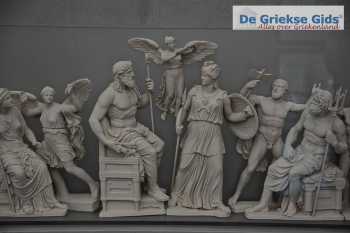 Griekse mythologie - Zeus, Athena, Poseidon -Akropolis museum Athene - Foto van De Griekse Gids