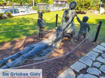 Kalavrita (Achaia) - Monument ter herinnering aan de massamoord tijdens WO II - Foto van Theo Mocking