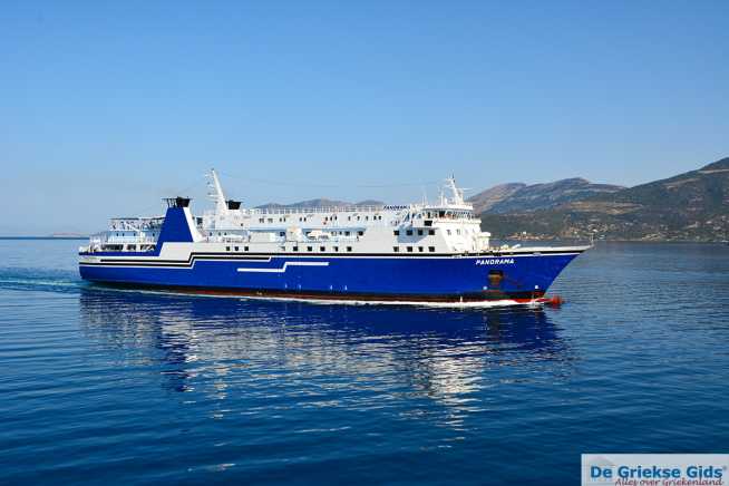 Ferry boot bij Marmari op Evia Centraal Griekenland - De Griekse Gids - Foto van De Griekse Gids