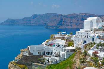 Oia op Santorini in de Cycladen - Foto van https://www.grieksegids.nl/fotos/uploads-thumb/29-03-24/1711690631._santorini-1.jpg