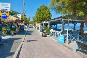 Kamari op Santorini - Cycladen - Foto van https://www.grieksegids.nl/fotos/uploads-thumb/29-03-24/1711693068._Santorini-Kamari-003.jpg