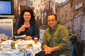 De Griekse Gids op de Vakantiebeurs in Utrecht |Foto 2012 | Nr 3 - Foto van https://www.grieksegids.nl/fotos/vakantiebeurs2012/normaal/vakantiebeurs-2012-grieksegids-003.jpg