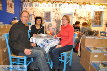 De Griekse Gids op de Vakantiebeurs in Utrecht |Foto 2012 | Nr 42 - Foto van https://www.grieksegids.nl/fotos/vakantiebeurs2012/normaal/vakantiebeurs-2012-grieksegids-042.jpg