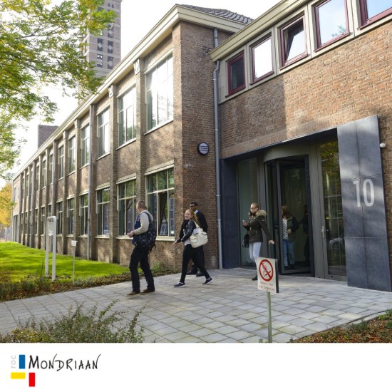 Hoe kom ik naar de Griekse Dag op de Helenastraat 10 Den Haag?