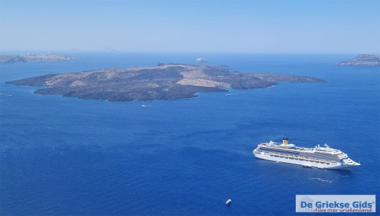De ferry naar Santorini
