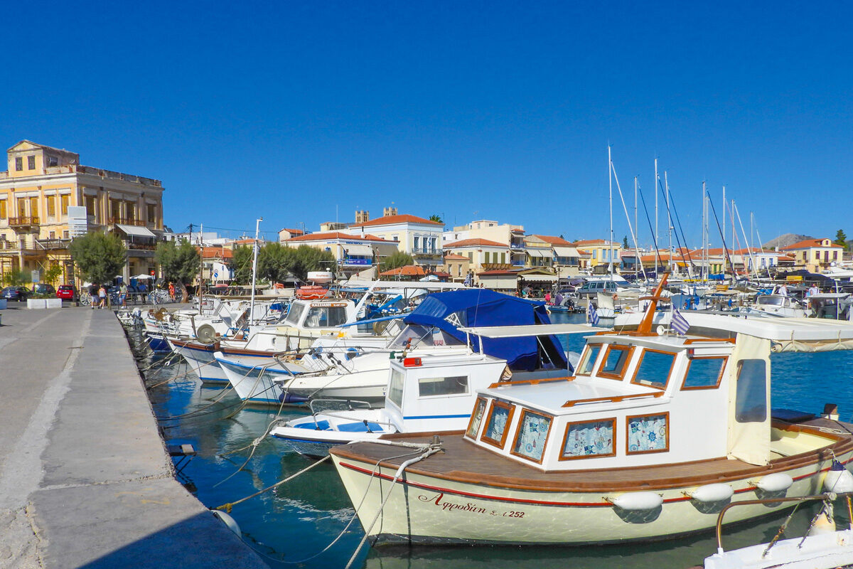 De haven van Aegina-stad