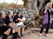 Een ontroerende foto in de eilandpers van Lesbos