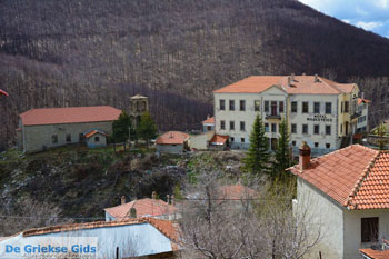 Het bergdorpje Pisoderi bij het skigebeid Vigla | Florina Macedonie 4 - Foto van https://www.grieksegids.nl/fotos/west-macedonie/florina/normaal/florina-macedonie-griekenland-104.jpg