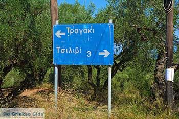 Plaatsnaamborden Tragaki Zakynthos - Ionische eilanden -  Foto 1 - Foto van https://www.grieksegids.nl/fotos/zakynthos/tragaki/350pix/tragaki-zakynthos-001.jpg