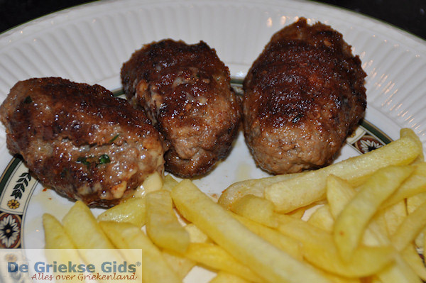 Bifteki gevuld met kaas of feta