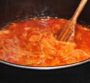 Wijn en tomaten tioevoegen